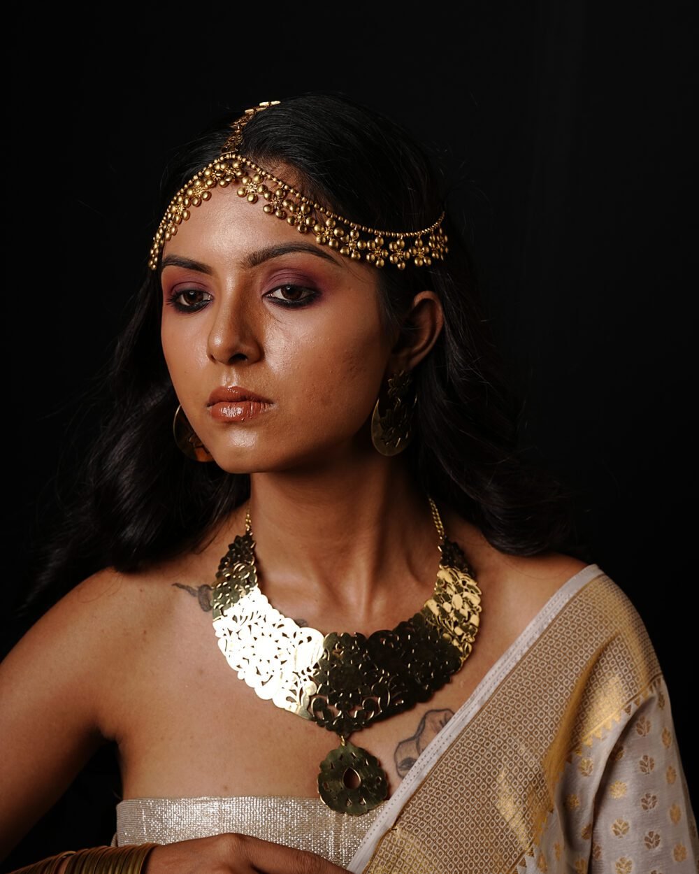 Flower Motif Cut Neckpiece