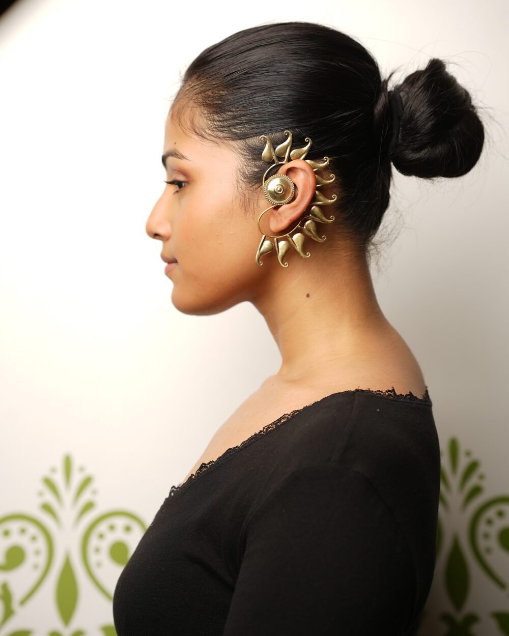 Aam Pasa Semi Circular Ear Cuff